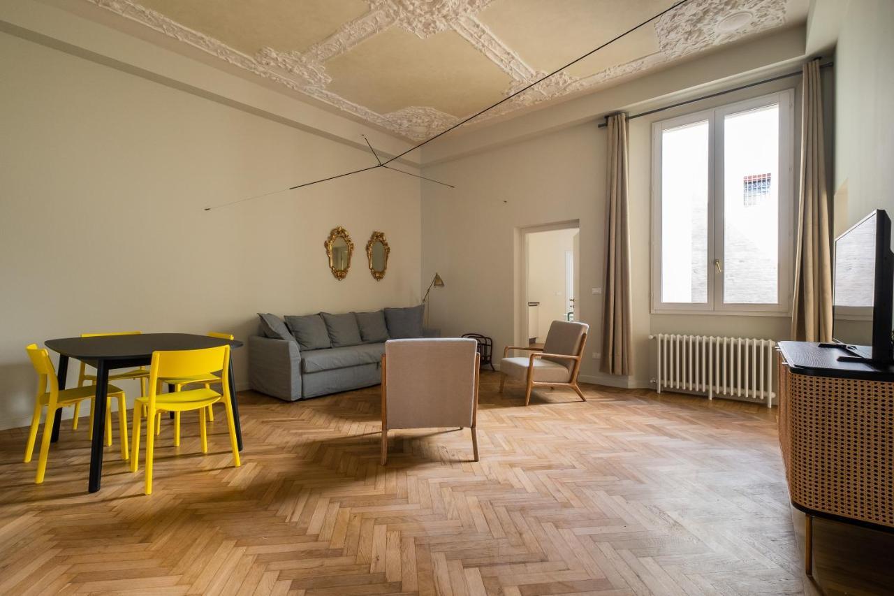 Appartamento D'Azeglio Nel Salotto Di Bologna Bagian luar foto