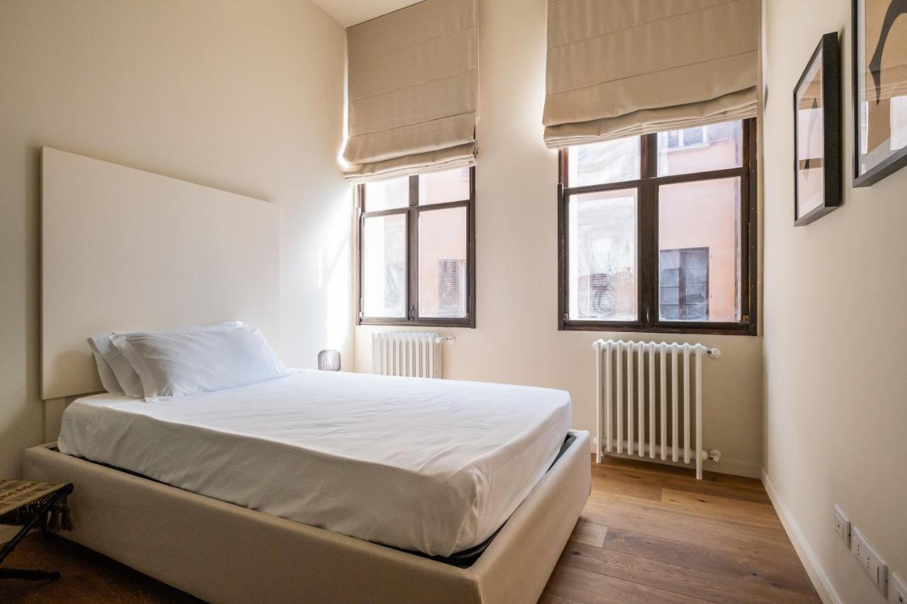 Appartamento D'Azeglio Nel Salotto Di Bologna Bagian luar foto